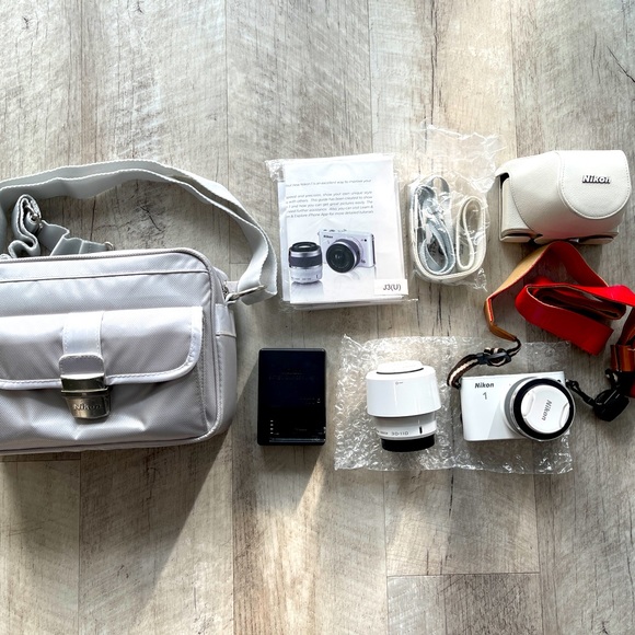 SOLD. Nikon 1 J3 camera - Picture 1 of 5